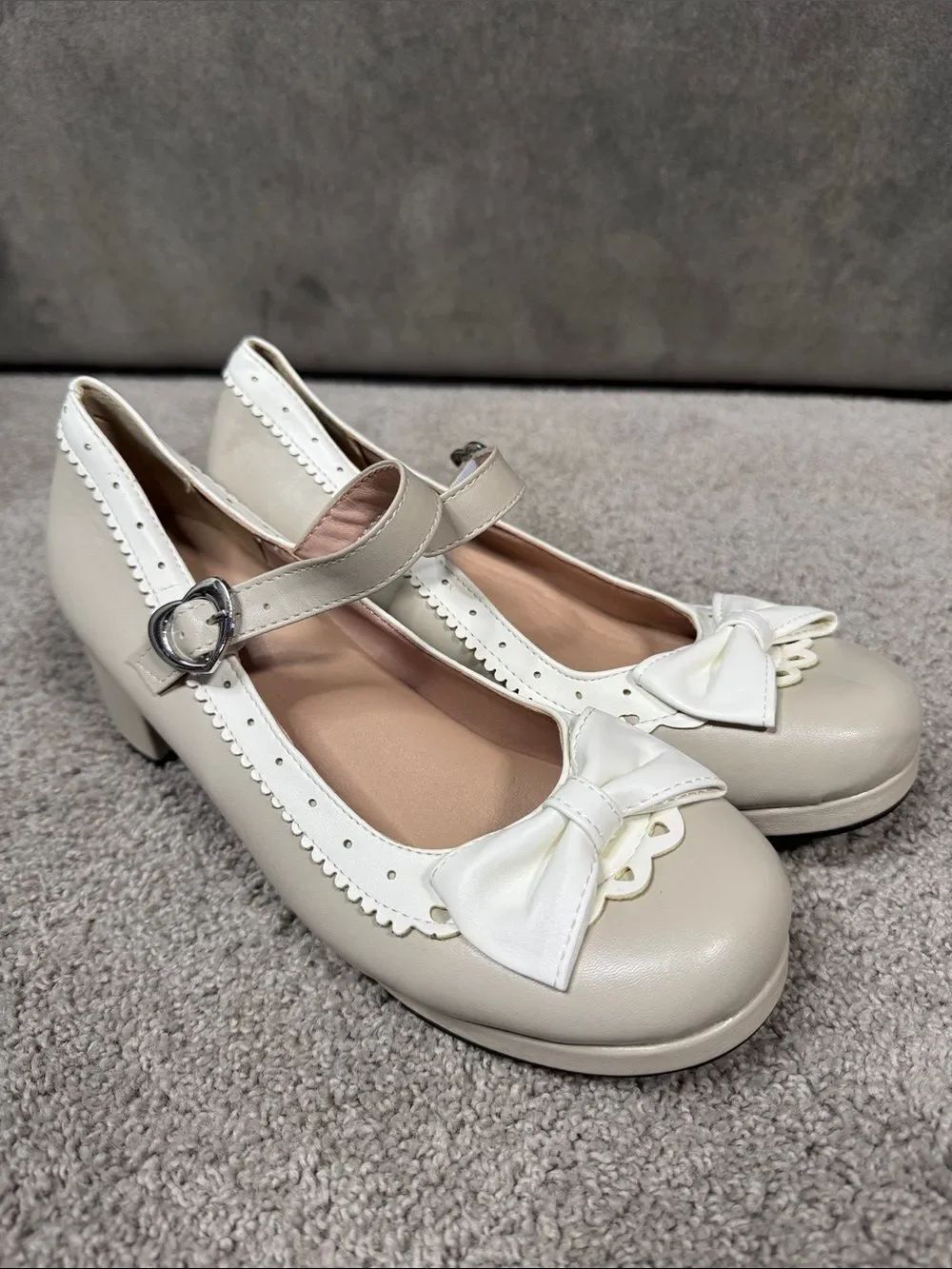 Women’s Chunky Heel Mary Jane Pumps Cute Bow Hearts Round Toe Size 9.5 NEW *READ
